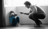 Η λεκτική κακοποίηση παιδιών συνδέεται με μακροχρόνια προβλήματα ψυχικής υγείας